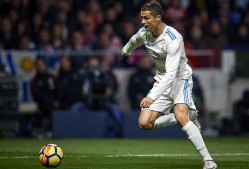 金年会下载-关于C罗在中国队比赛中险胜，出色防守引发热议！观众掌声雷动的信息