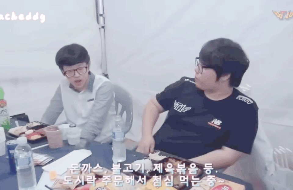 Scout在SKT比赛中最后时刻胜出，晋级下一阶段引发热议！赛场气氛高涨的简单介绍