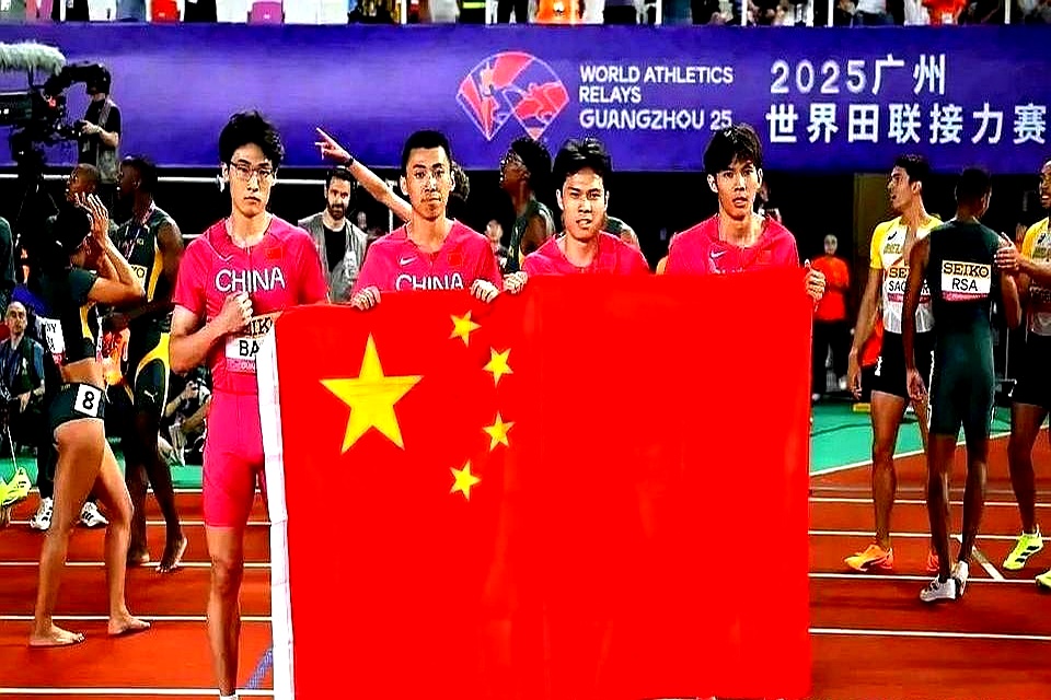 比赛规则变更首场状态出色，湖人观众沸腾！，Rookie重返赛场比赛高潮迭起的简单介绍