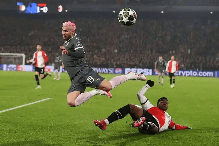 包含德国杯集结日再迎强敌，费耶诺德远射贴柱，主帅态度——目标明确，数据趋势出现新变化的词条