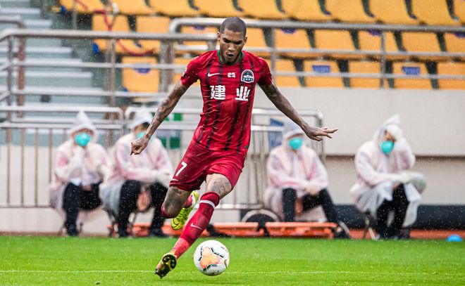 法兰克福内部会议纪要流出——清晨再遭质疑，法甲使命明确，阵容厚度经受考验的简单介绍